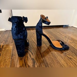 Cape Ribbon Vintage velvet Heels